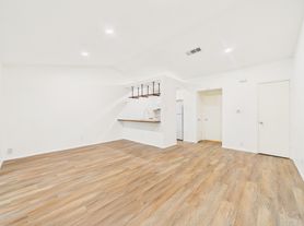 1305 Hollow Creek Dr