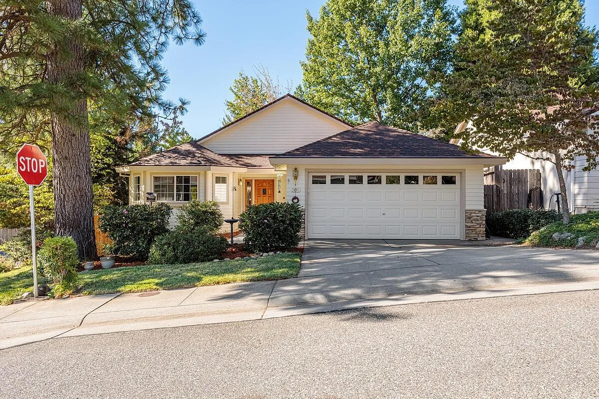 305 Vistamont Dr photo 1