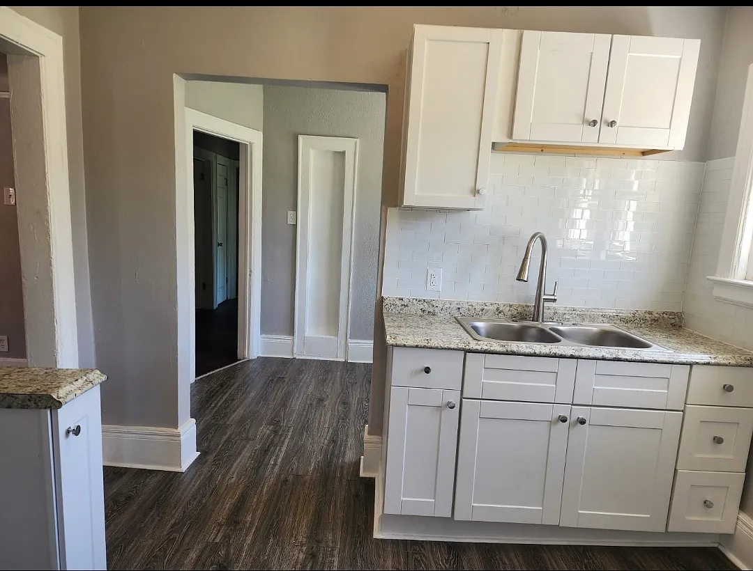 3 bed, 900 sqft, $1,150 — Photo 2