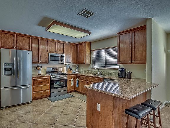 4th image of 1026 Breakers Dr