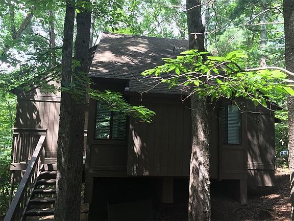 4th image of 51 Clubhouse Dr