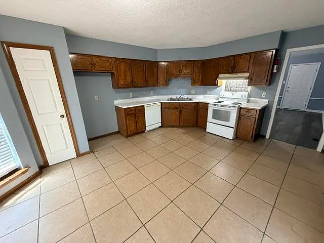 972 Faulkner Rd — Photo 7