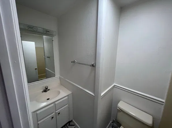 312 S Zetterower Ave APT 5, Statesboro, GA 30458
