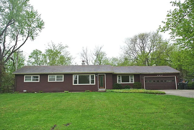 427 W Daniels Rd photo 1