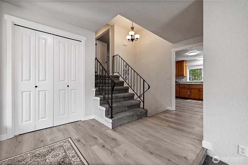 4th image of 4803 E Maple Lane Circle