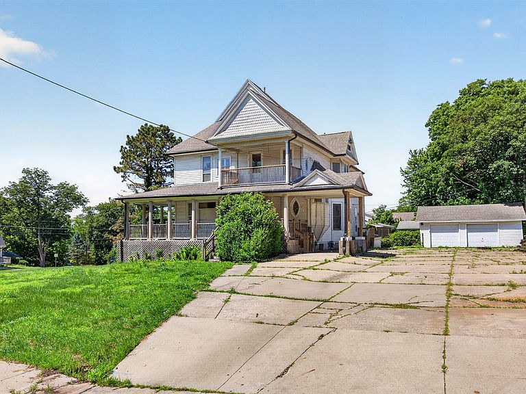 Listing photo 3