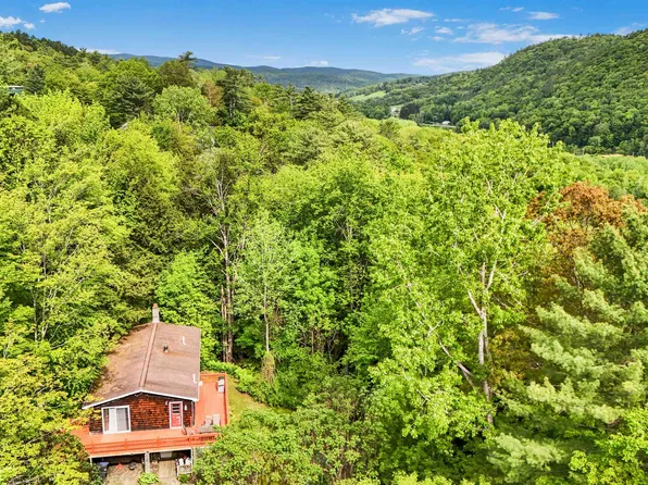 1427 Woodstock Road, Hartford, VT 05001