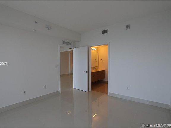 4th image of 600 NE 27th St APT 2202A