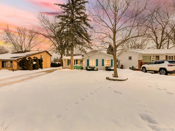 819 Woodingham Ave, Waterford, MI 48328