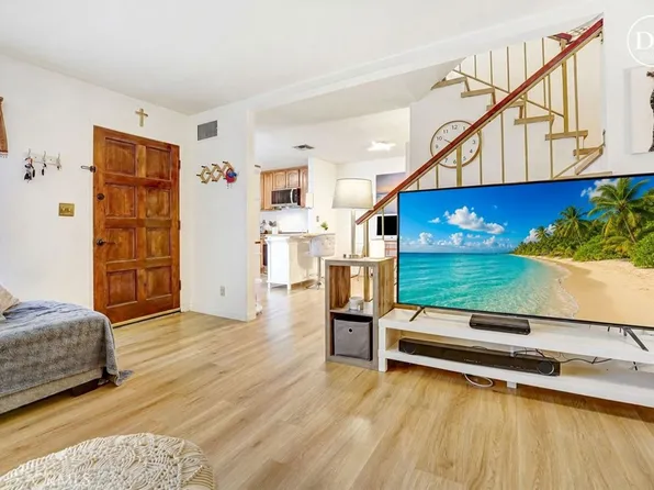 7301 Lennox Ave Unit D13, Van Nuys, CA 91405