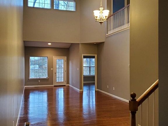 Great room - entrance view