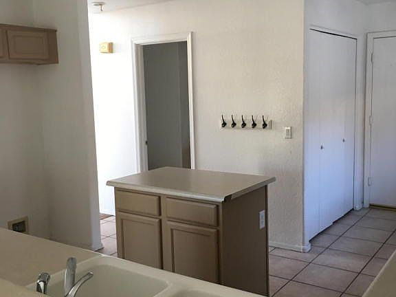 4th image of 1302 W Kingbird Dr