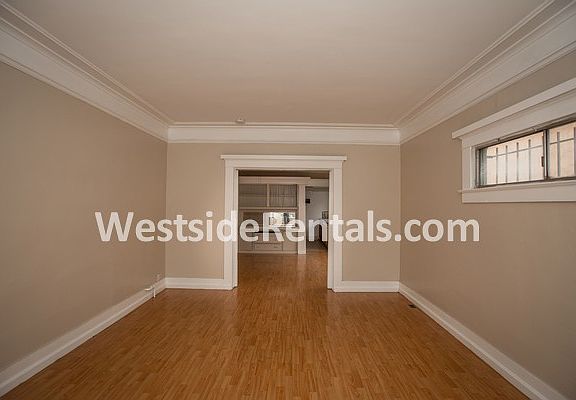 5th image of 3948 S Hill St