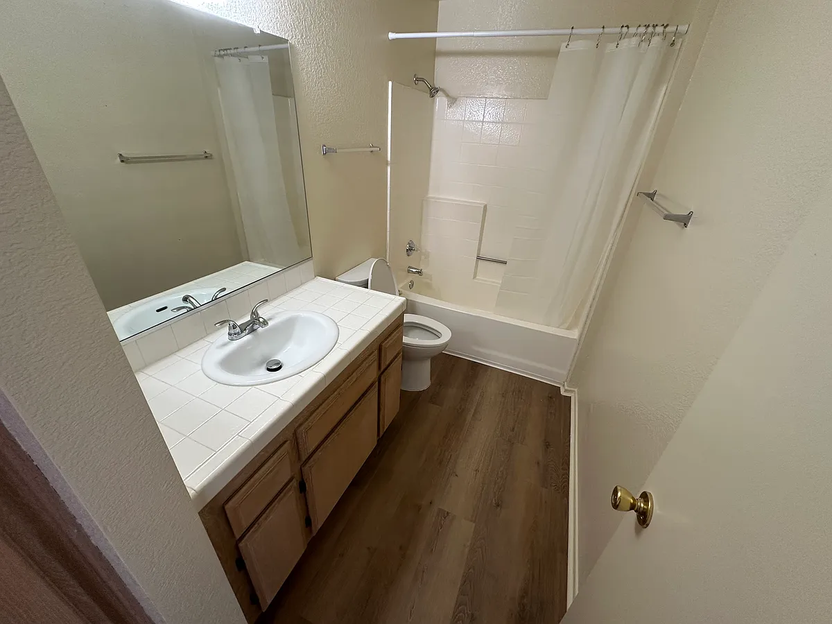 Building Photo - 121 N Kathryn Dr #207