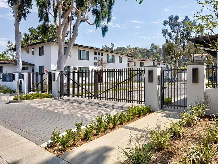 1584 Yosemite Dr — Photo 24