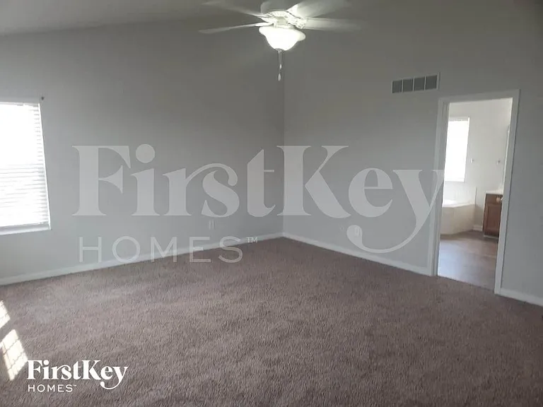 356 Brandon Dr — Photo 25