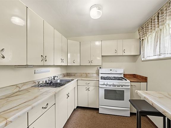 4th image of 307 Bayberry Dr