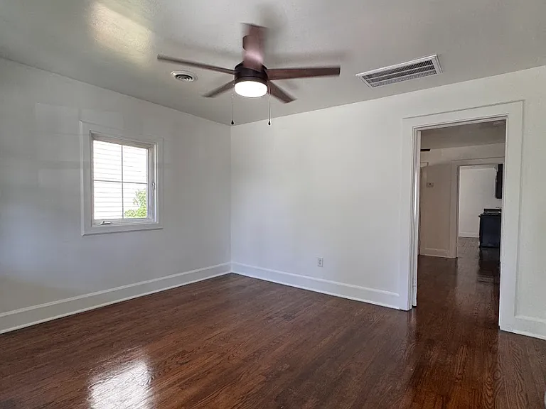 304 N Leach St — Photo 4
