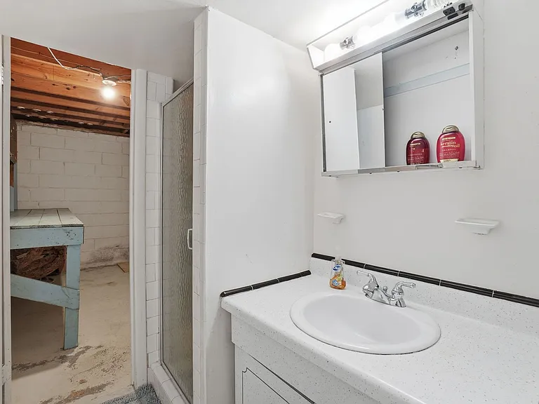 108 Battle St SW — Photo 18