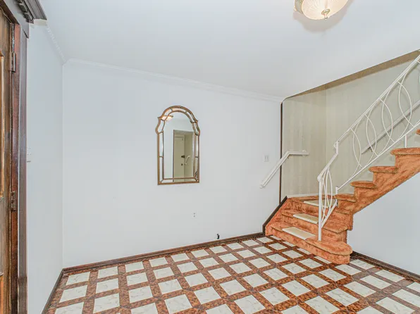 16 Bowling Green Place image 5 of 28