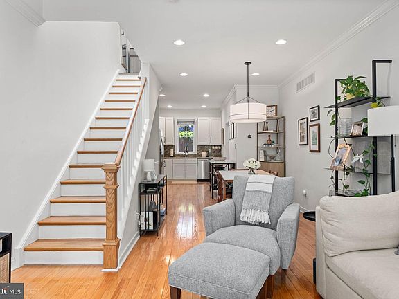 4th image of 881 N Bucknell St