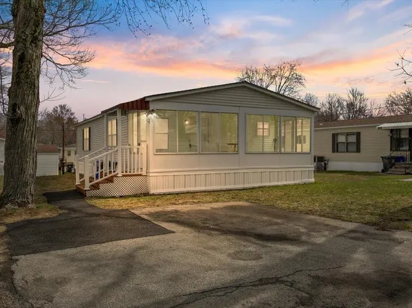 12 Parklane Road, Hampstead, NH 03841