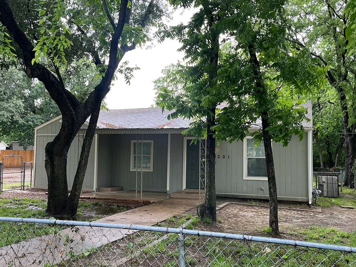 Building Photo - 1201 Rose Garden Ave