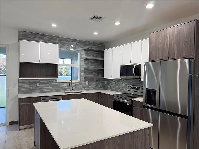 3050 Wentworth St — Photo 2
