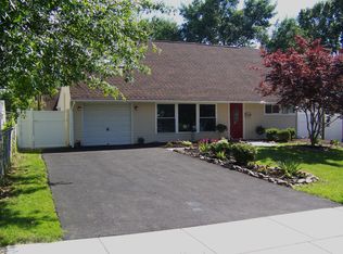 47 Mica Hl, Levittown, PA 19056