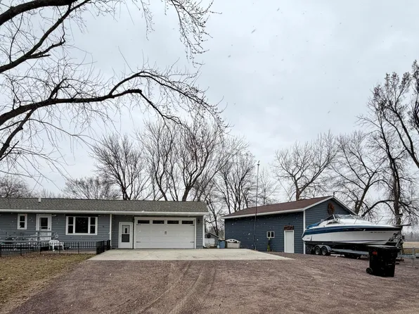 306 Corsica Ct, Milbank, SD 57252