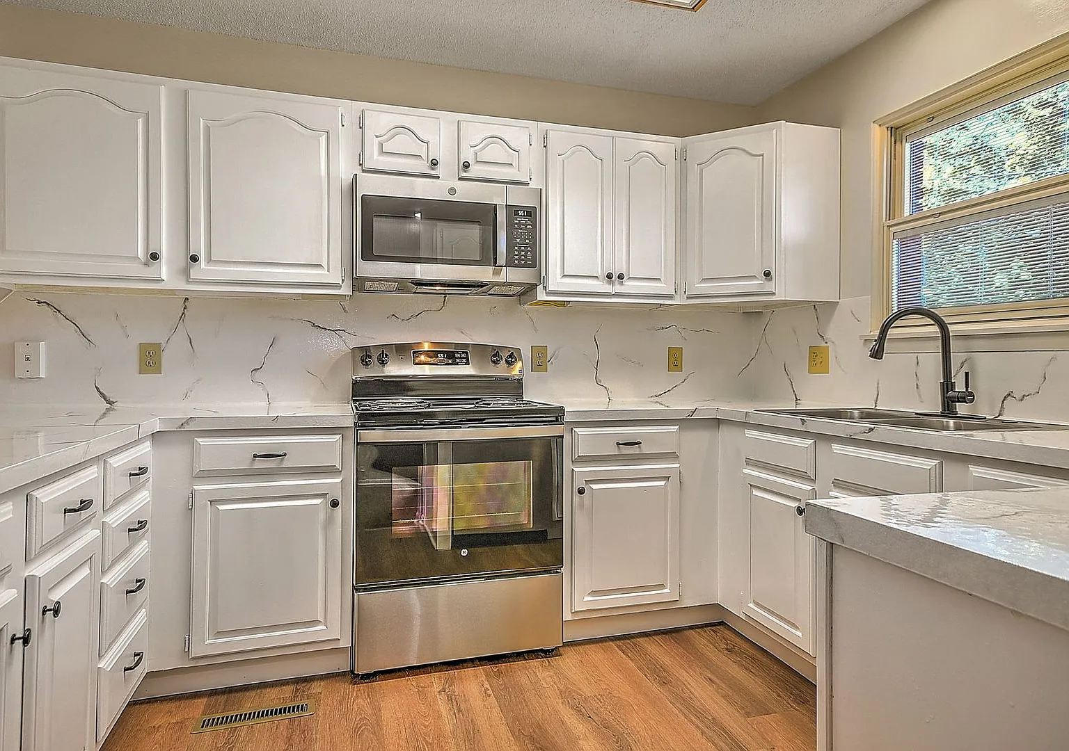 501 Manor Dr. — Photo 4