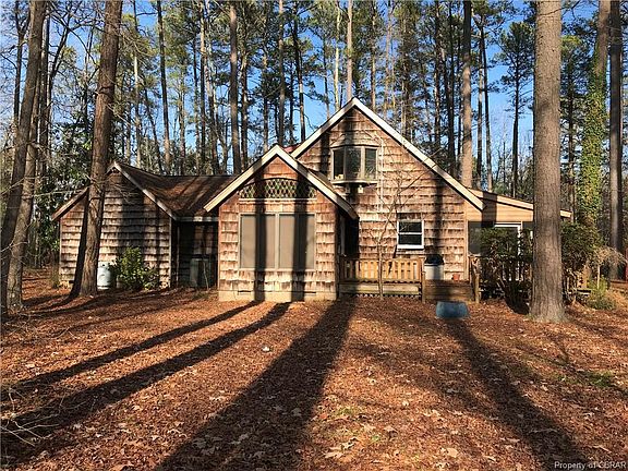 3rd image of 5873 Crockett Ln