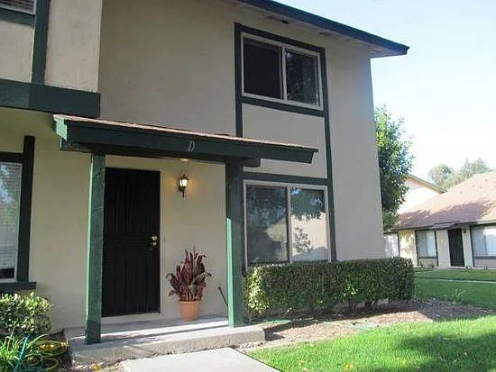 Front entrance - 1720 N Willow Woods Dr #D