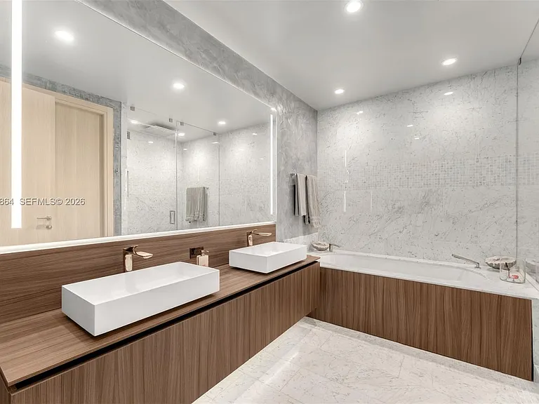 1000 Brickell Plz #Penthouse 5203 — Photo 14