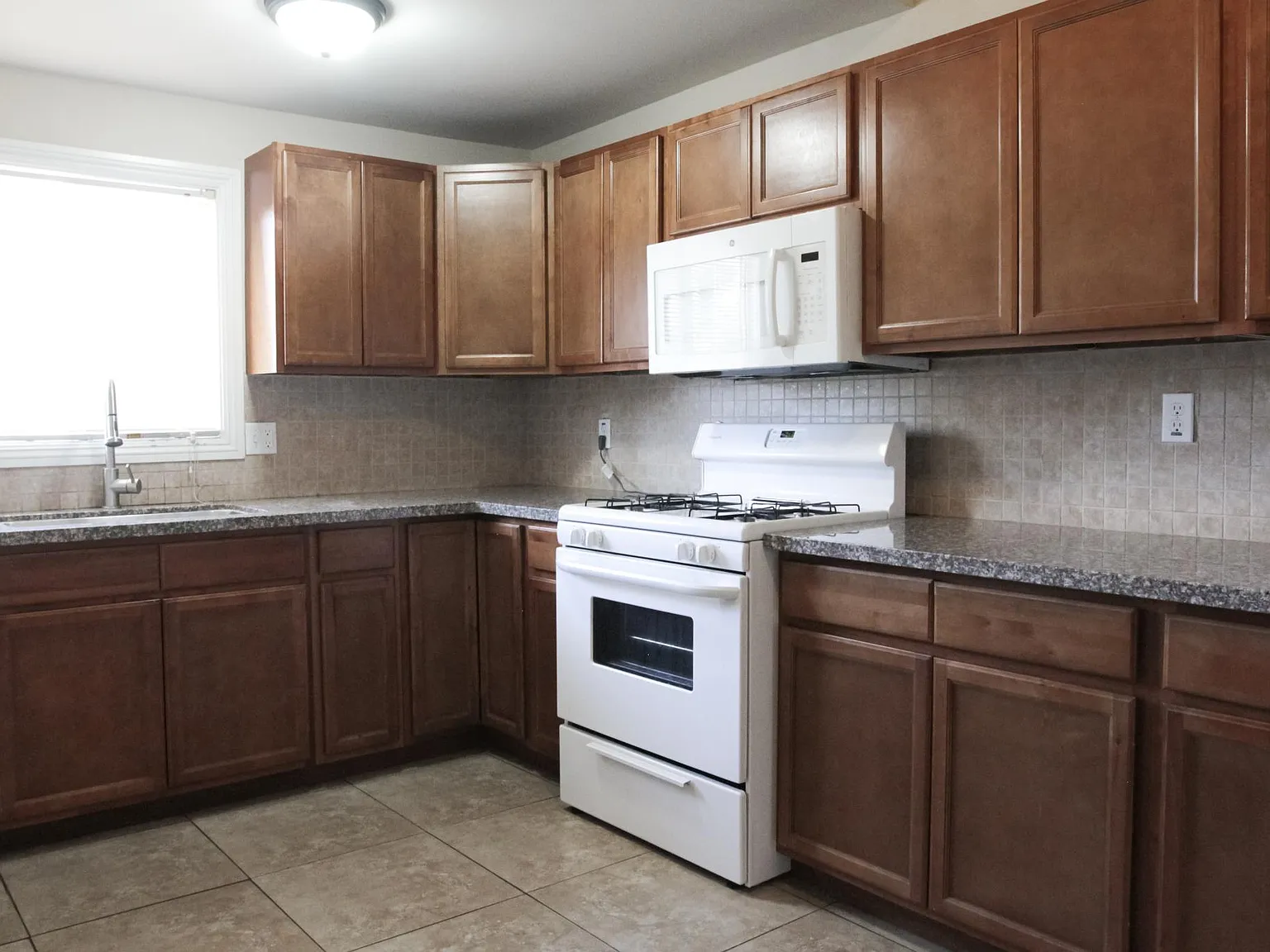 1 bed, 1500 sqft, $1,100 — Photo 4