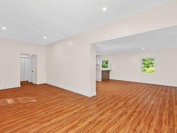 5th image of 198 Uxbridge Rd