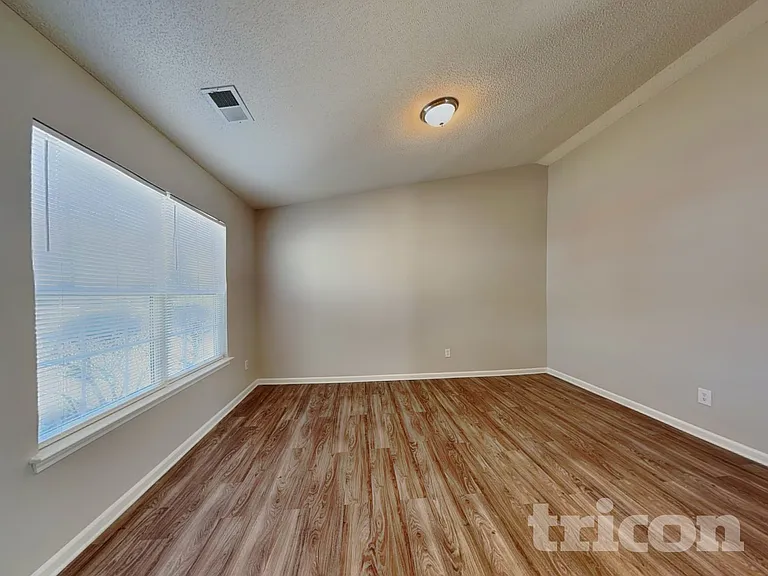 4932 Aldersbrook Dr — Photo 2