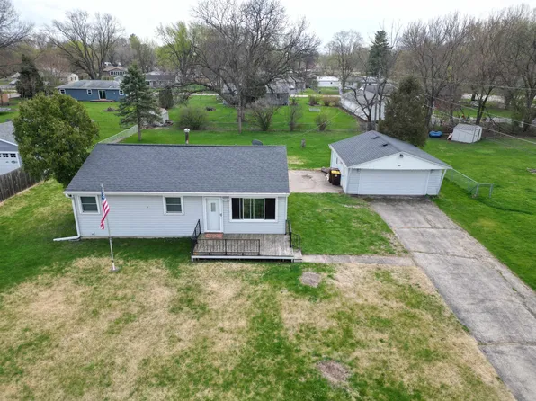 1407 Hackberry Ln, Machesney Park, IL 61115