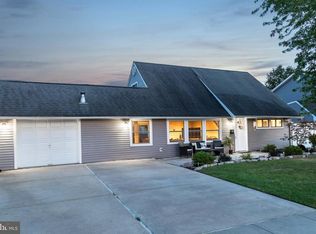 94 Indian Red Rd, Levittown, PA 19057