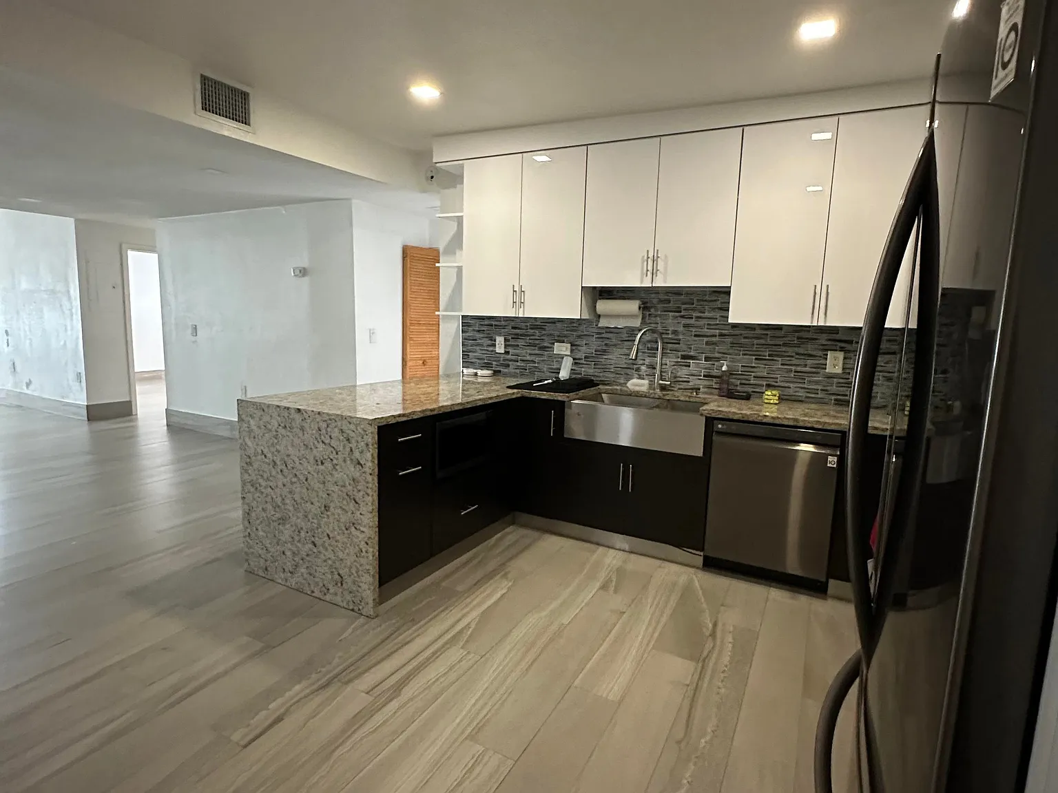 5 bed, 1832 sqft, $4,500 — Photo 2