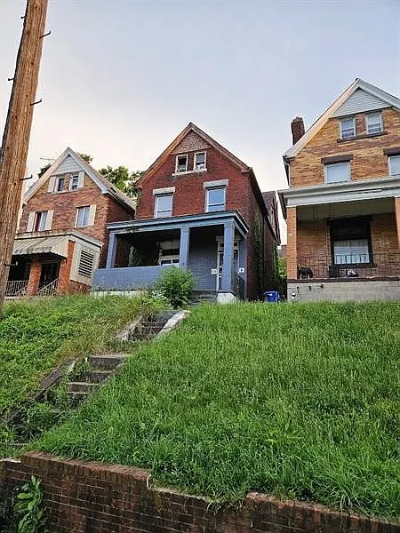 324 Moore Ave photo 1