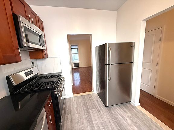 3rd image of 3116 32nd St APT 3B