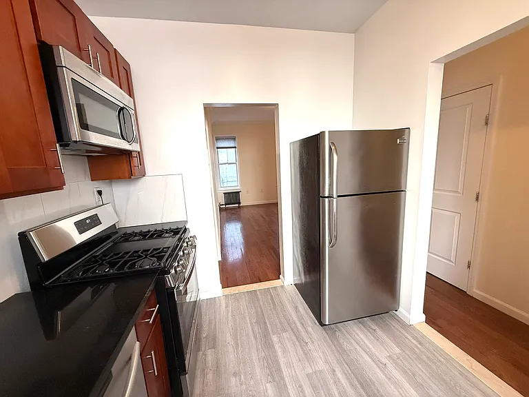 3116 32nd St #3B — Photo 3