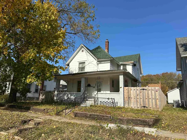 616 Bowen St, Savanna, IL 61074