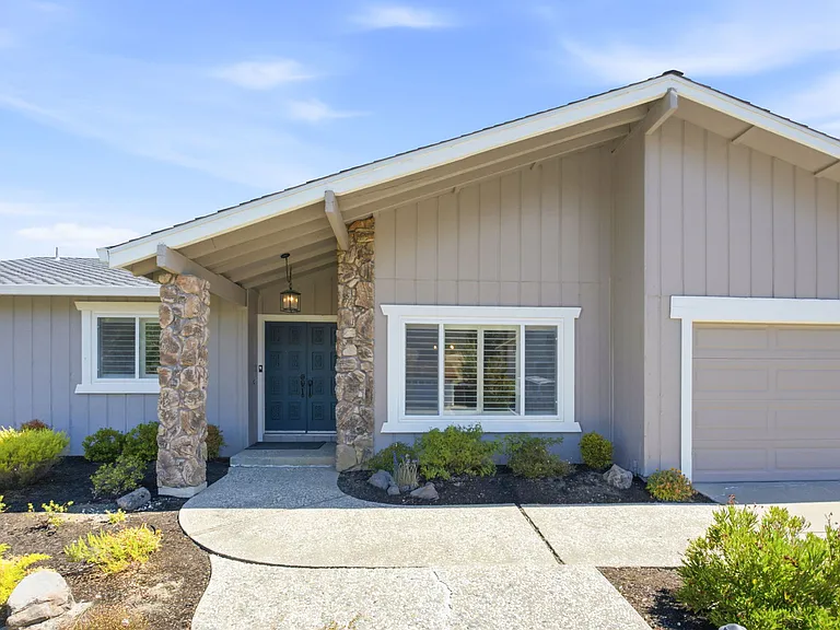 157 Regency Dr — Photo 2