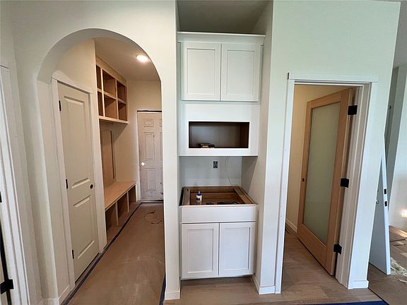 5th image of 547 Davis Dr NE