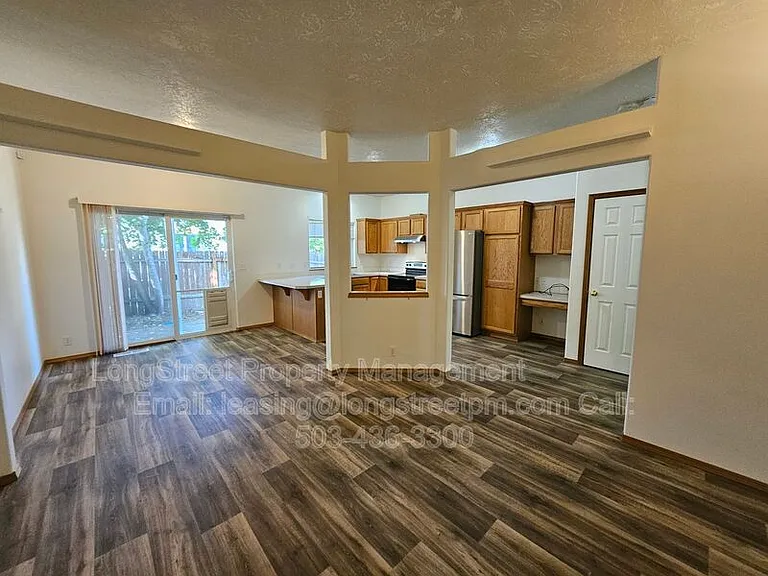7445 SE Crystal Springs Blvd — Photo 10