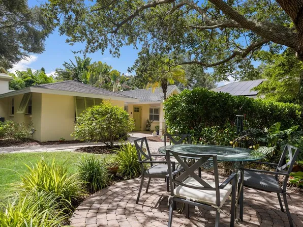 1922 Field Rd, Sarasota, FL 34231