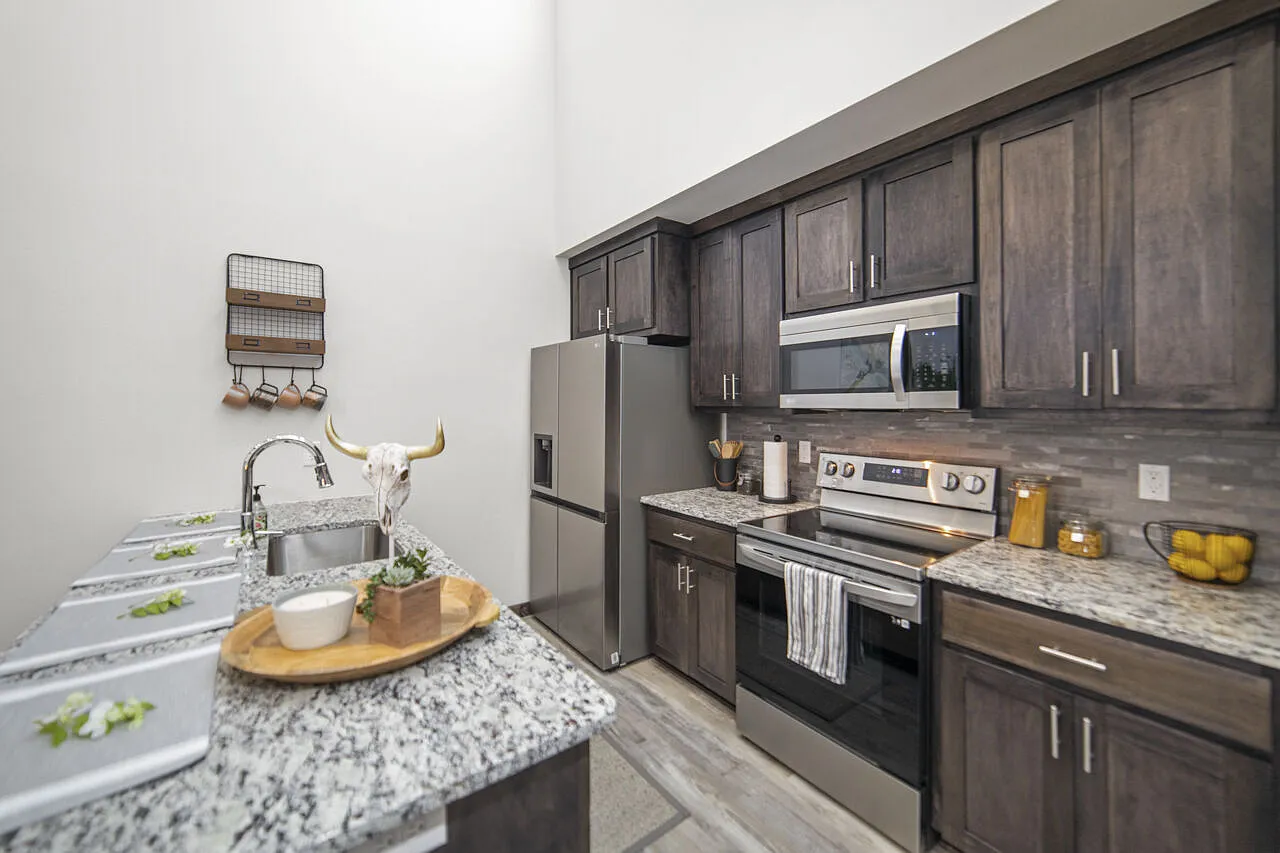 Settlers Trail Apartments — Photo 3