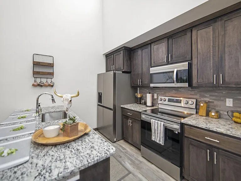 Settlers Trail Apartments — Photo 3